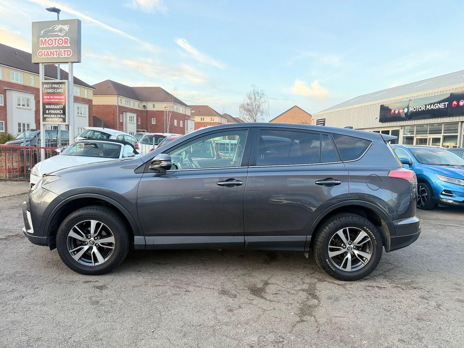 Used Toyota RAV4 2016 for sale - 76942479: Photo 23