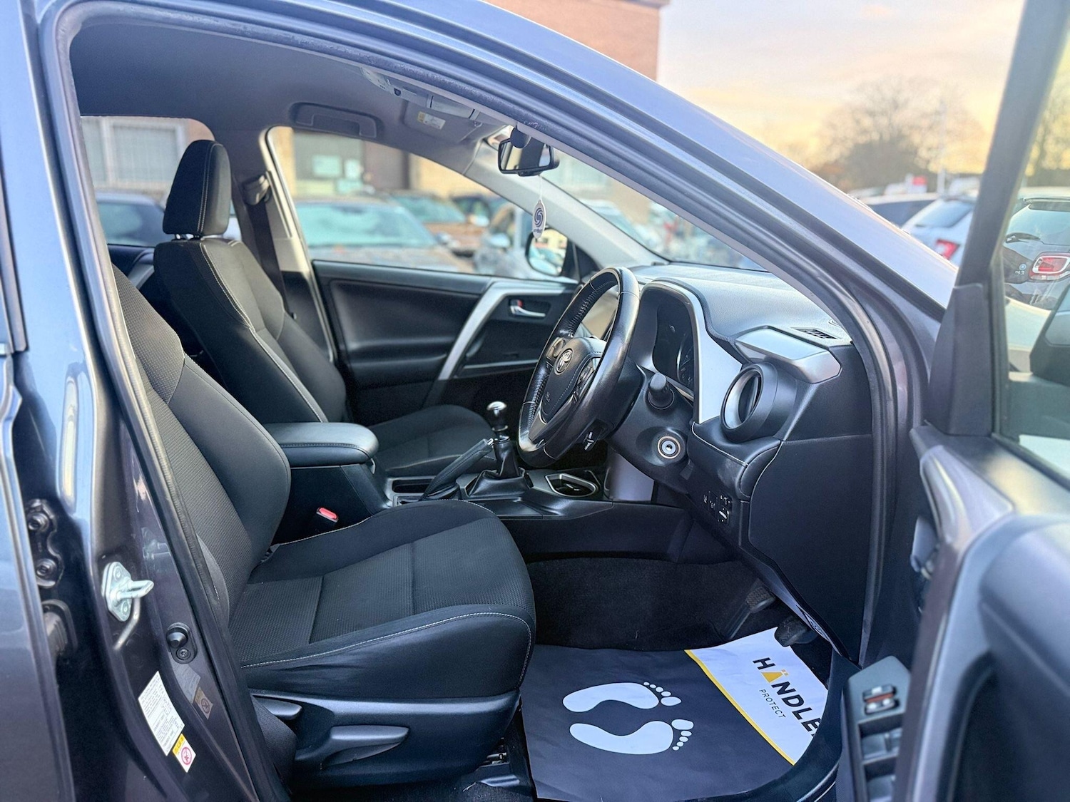 Used Toyota RAV4 2016 for sale - 76942479: Photo 24