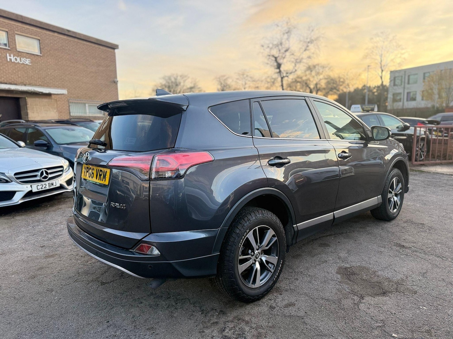Used Toyota RAV4 2016 for sale - 76942479: Photo 4