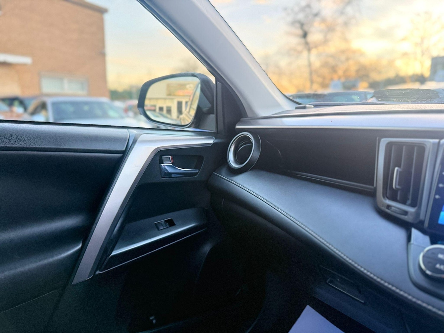 Used Toyota RAV4 2016 for sale - 76942479: Photo 41