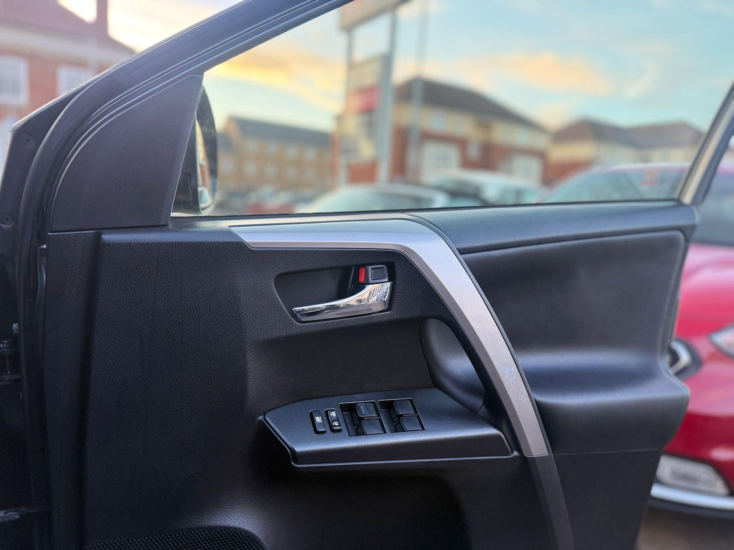 Used Toyota RAV4 2016 for sale - 76942479: Photo 42