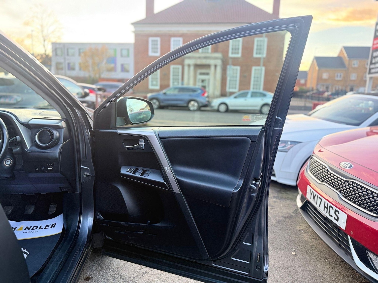 Used Toyota RAV4 2016 for sale - 76942479: Photo 44