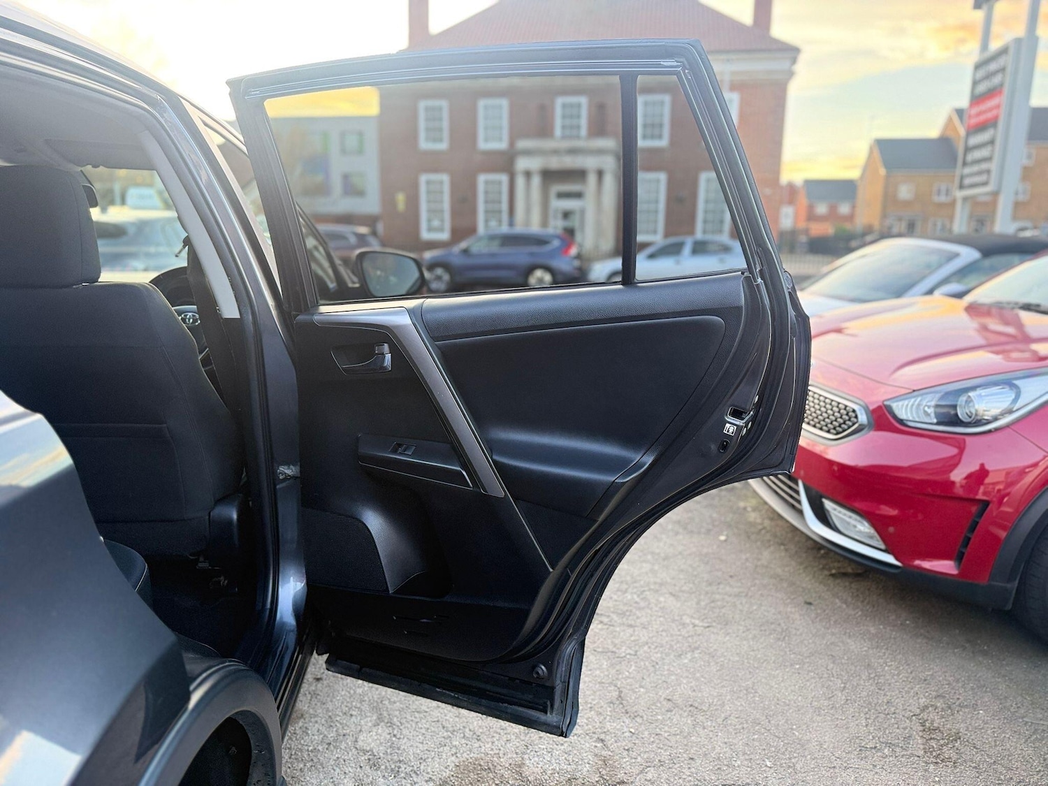 Used Toyota RAV4 2016 for sale - 76942479: Photo 45