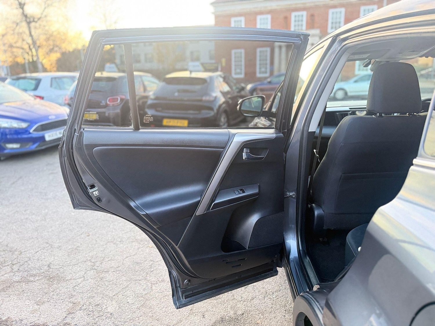 Used Toyota RAV4 2016 for sale - 76942479: Photo 46