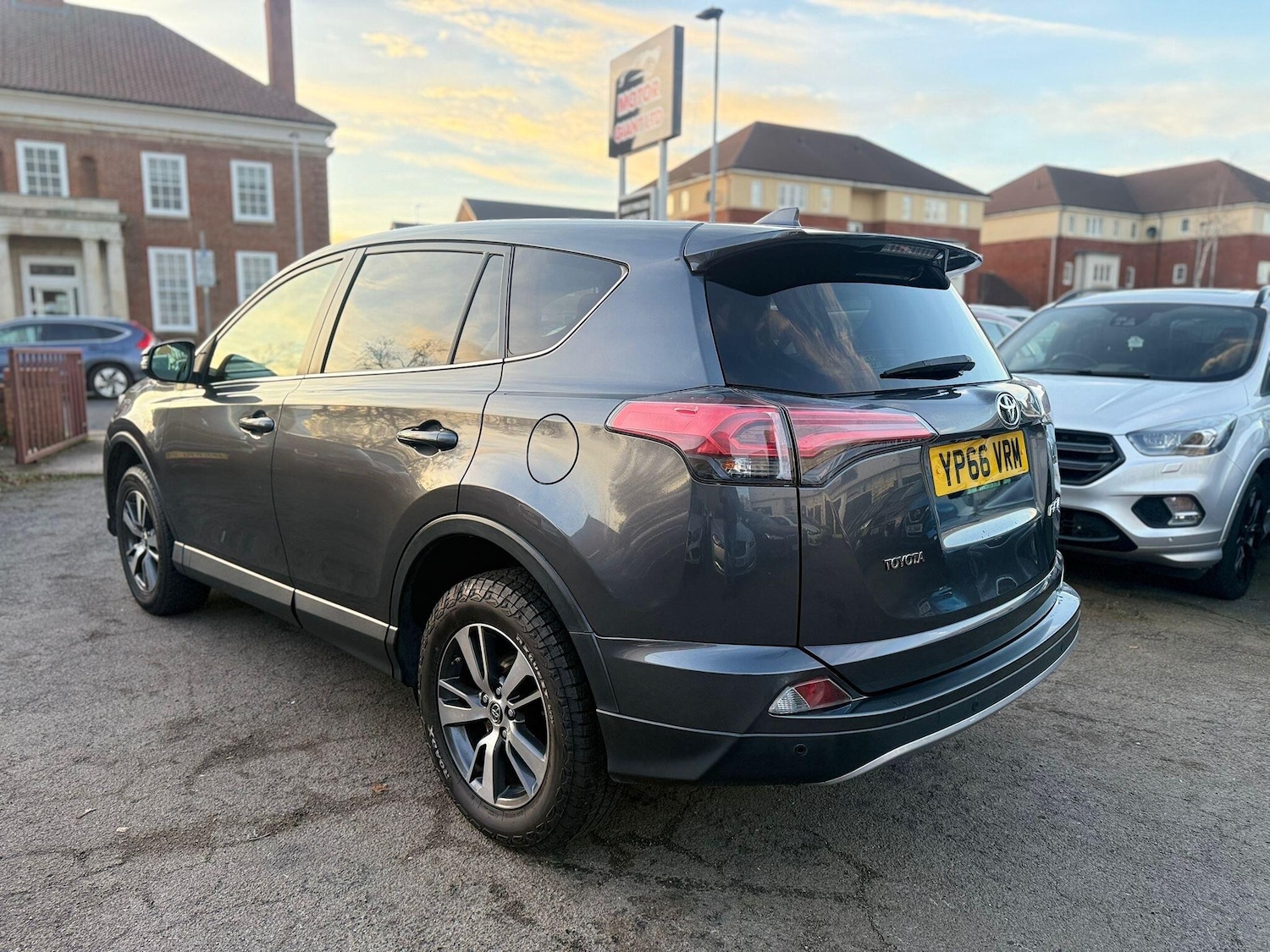 Used Toyota RAV4 2016 for sale - 76942479: Photo 5