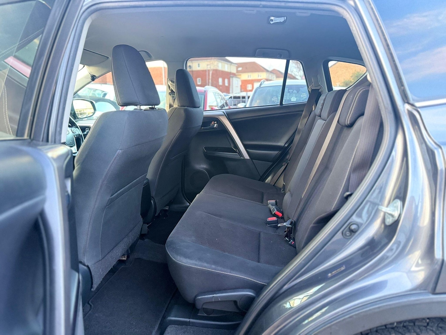 Used Toyota RAV4 2016 for sale - 76942479: Photo 50