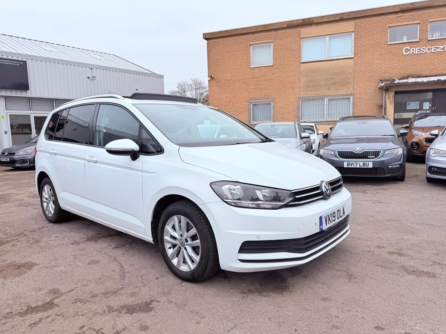 Used Volkswagen Touran 2019 for sale - 77040140: Photo 2