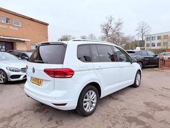 Used Volkswagen Touran 2019 for sale - 77040140: Photo
