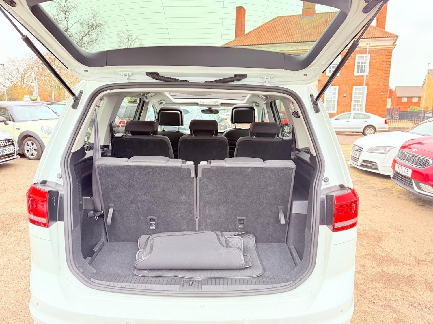 Used Volkswagen Touran 2019 for sale - 77040140: Photo 60