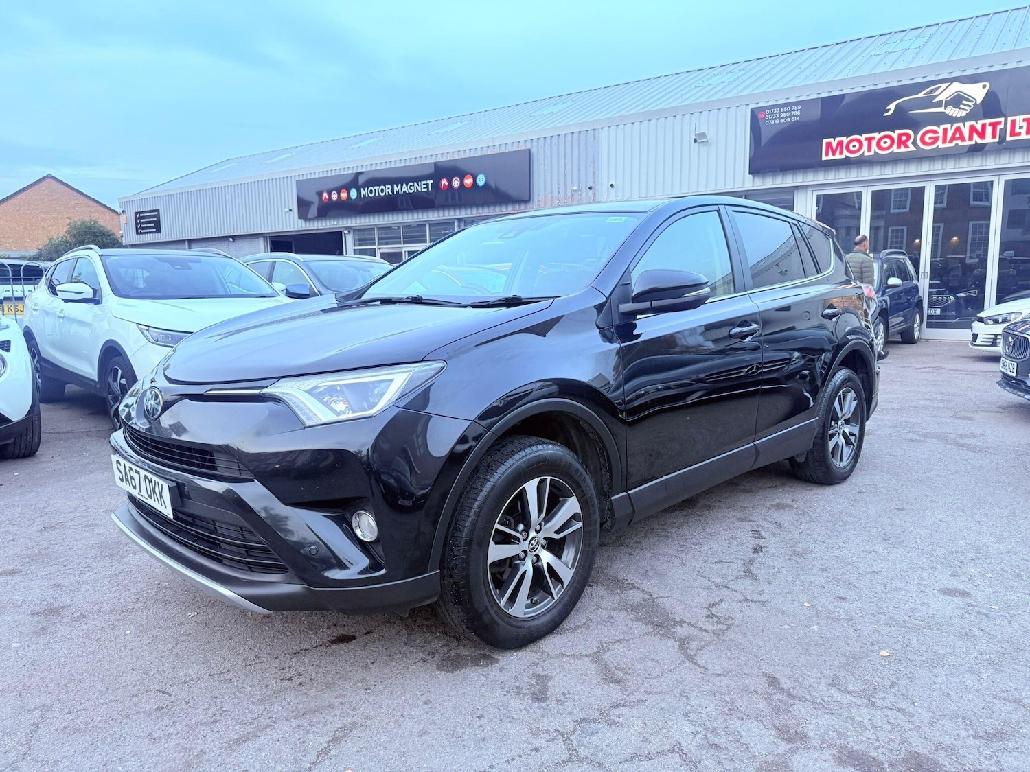 Used Toyota RAV4 2017 for sale - 76424059: Photo 1