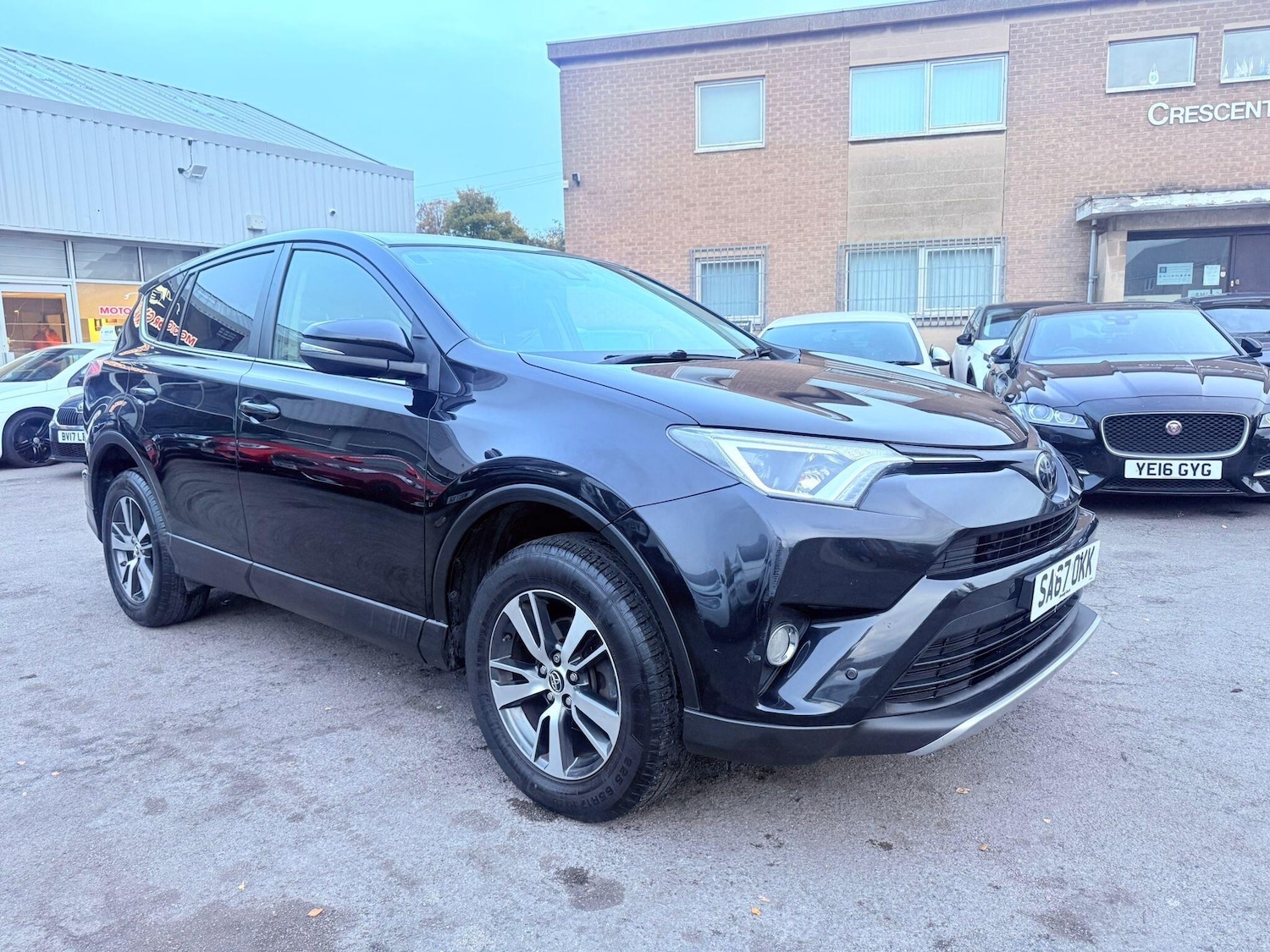 Used Toyota RAV4 2017 for sale - 76424059: Photo 2