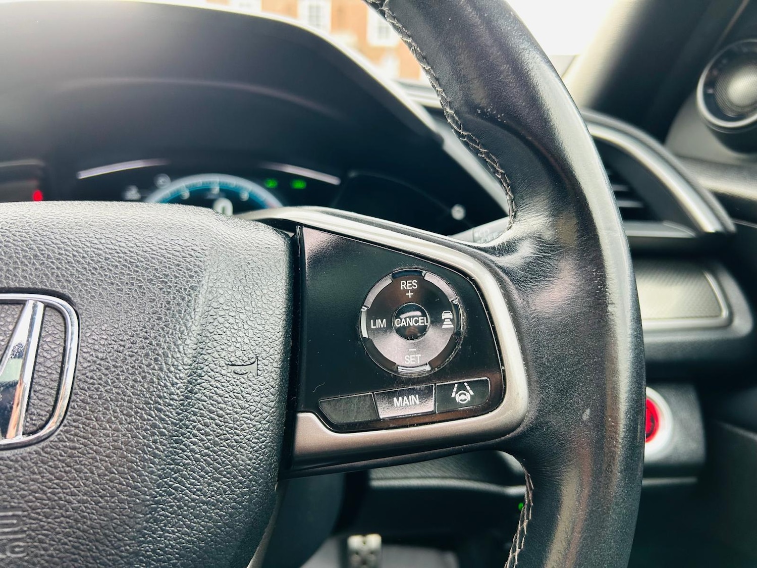 Used Honda Civic 2017 for sale - 76175414: Photo 30