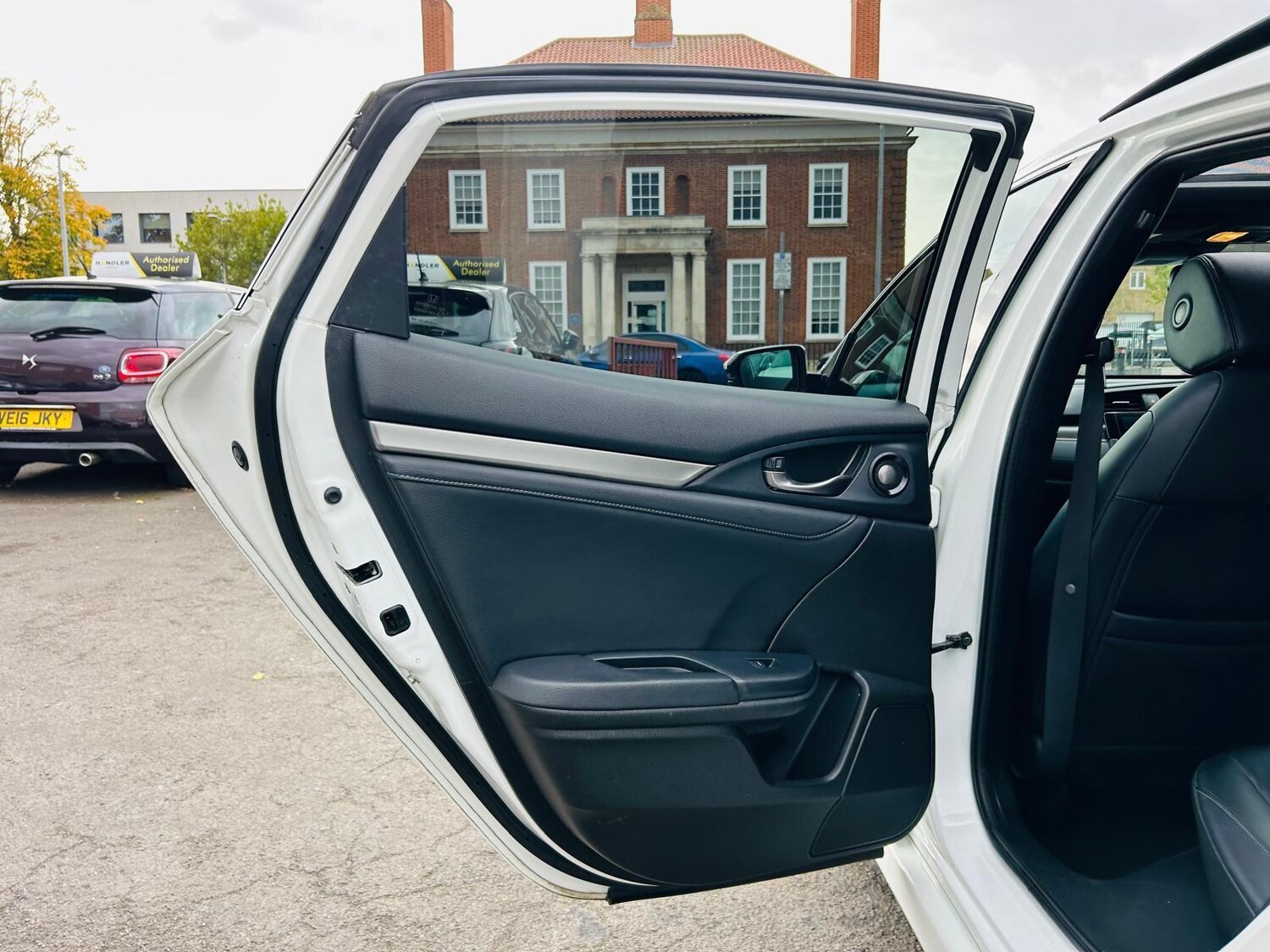 Used Honda Civic 2017 for sale - 76175414: Photo 45