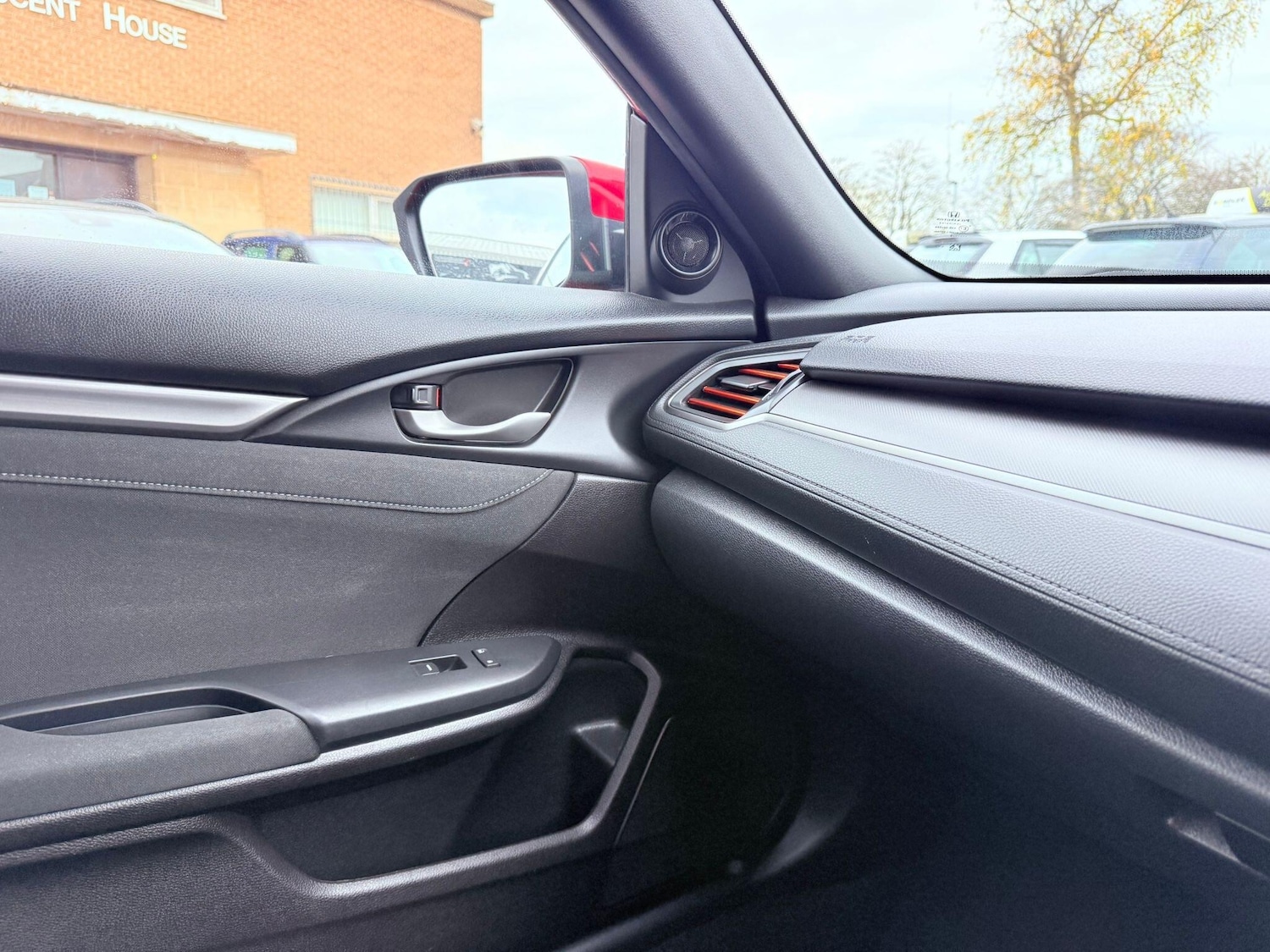 Used Honda Civic 2018 for sale - 76572145: Photo 35