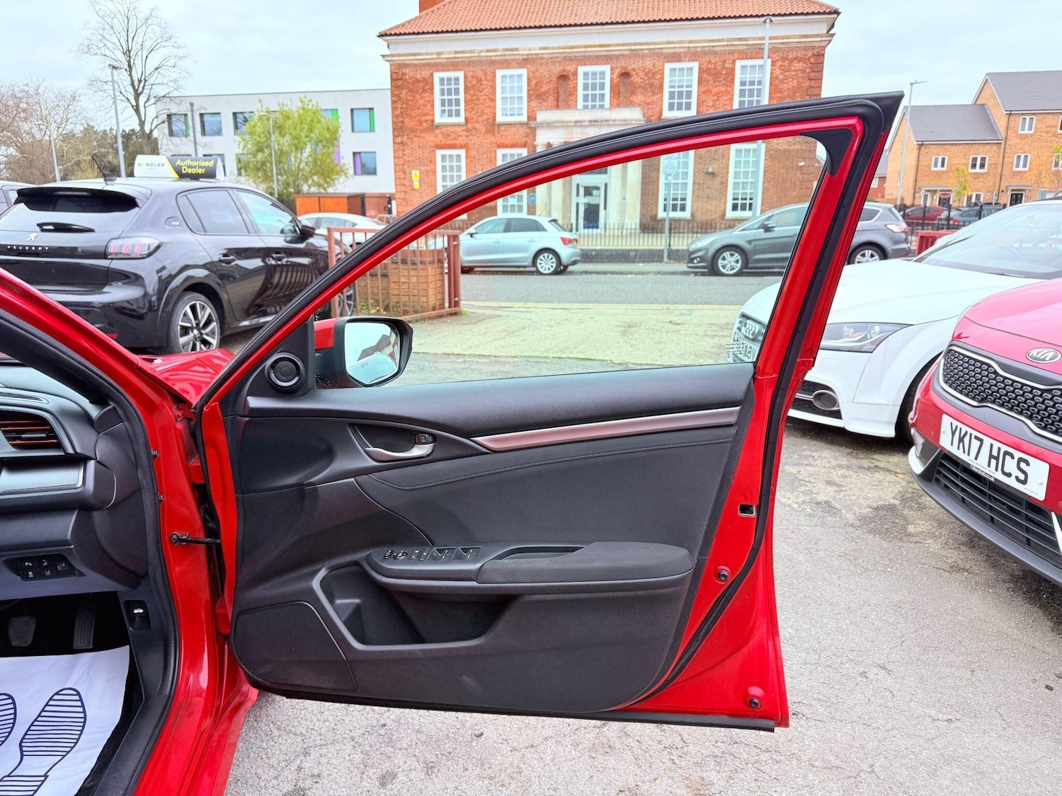 Used Honda Civic 2018 for sale - 76572145: Photo 38