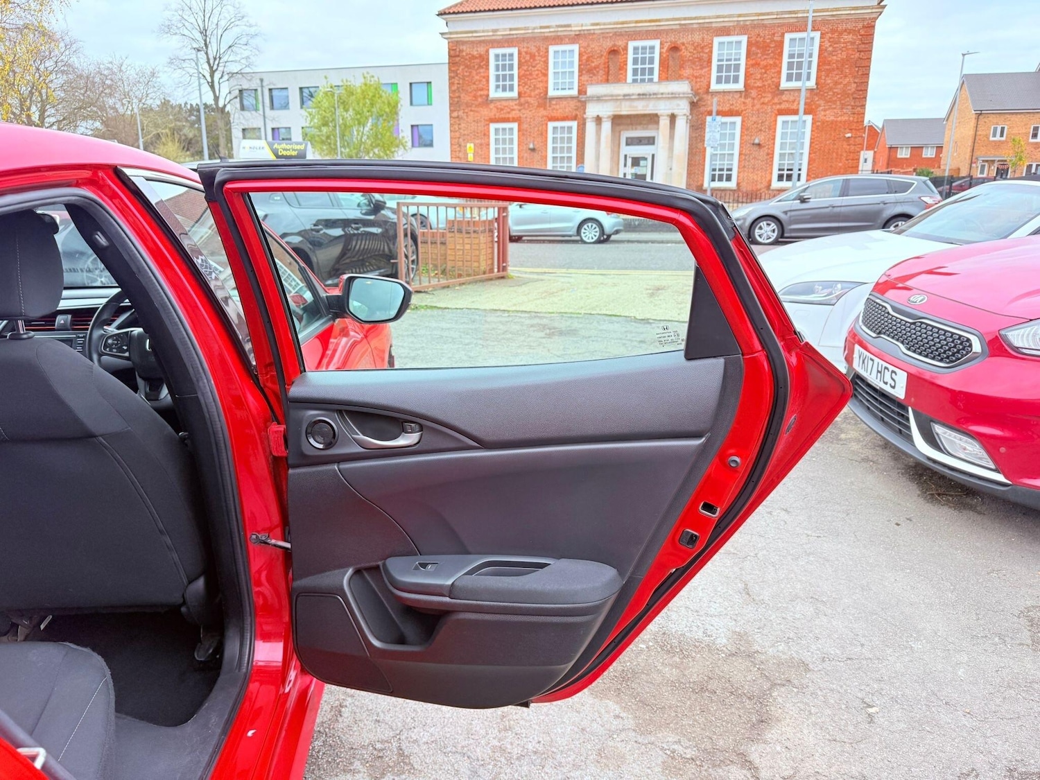 Used Honda Civic 2018 for sale - 76572145: Photo 40