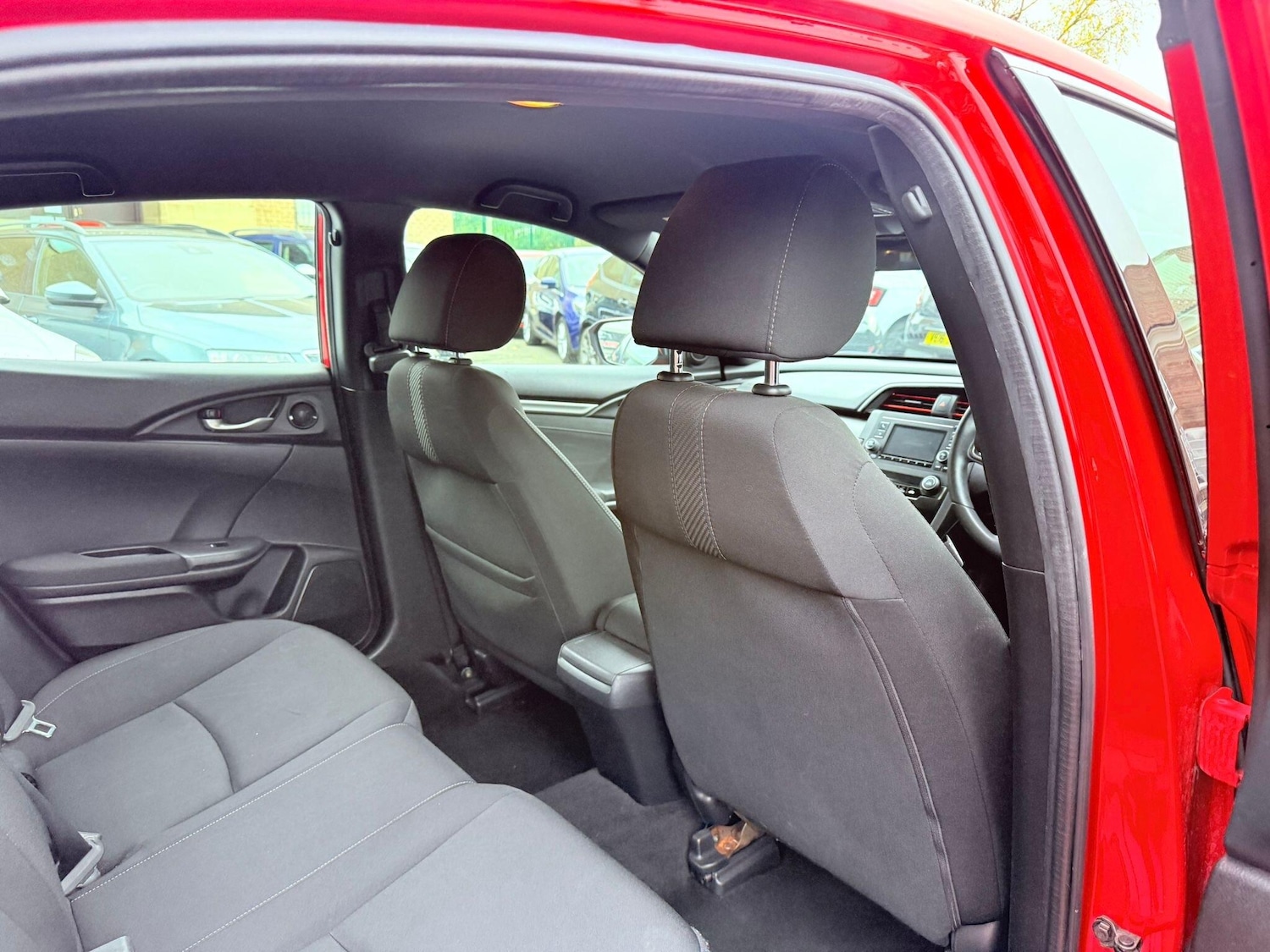 Used Honda Civic 2018 for sale - 76572145: Photo 41