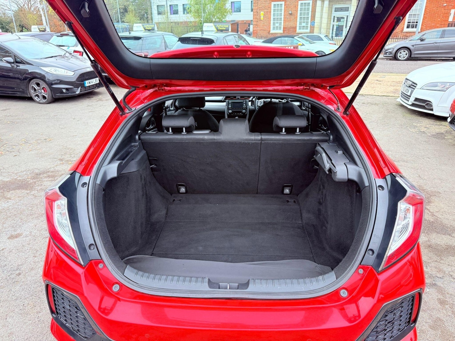 Used Honda Civic 2018 for sale - 76572145: Photo 45