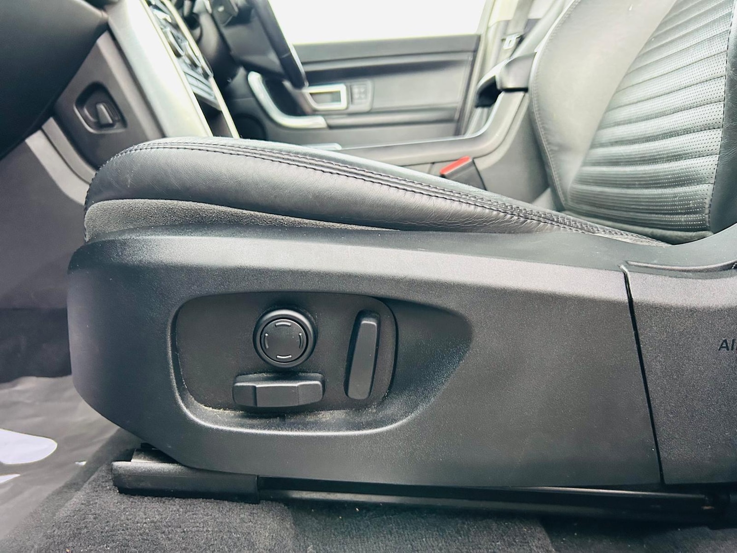 Used Land Rover Discovery Sport 2015 for sale - 76377637: Photo 23
