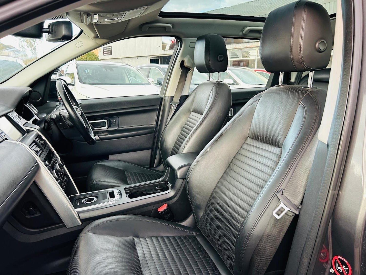 Used Land Rover Discovery Sport 2015 for sale - 76377637: Photo 25