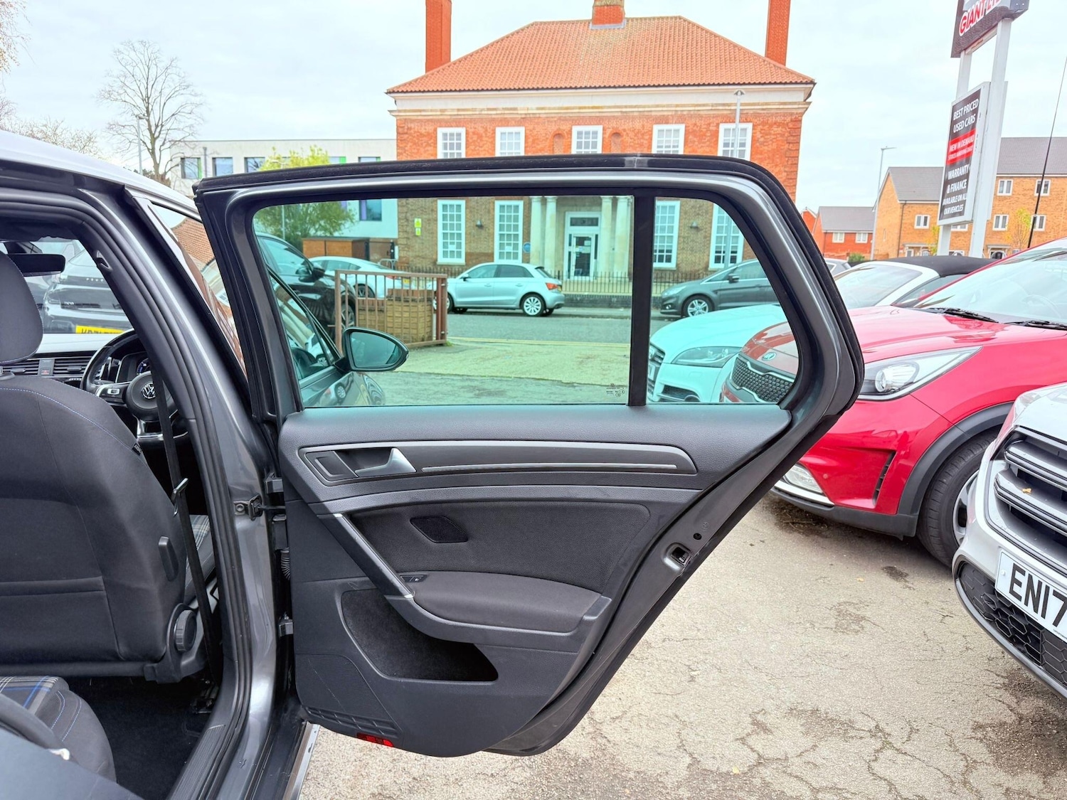 Used Volkswagen Golf 2017 for sale - 76597041: Photo 41