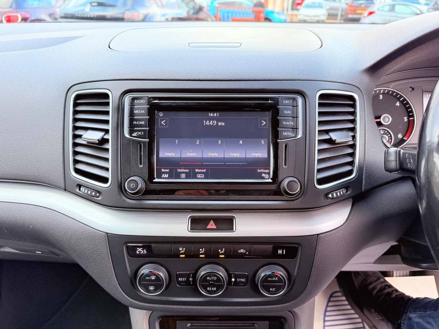 Used Volkswagen Sharan 2017 for sale - 76632708: Photo 27