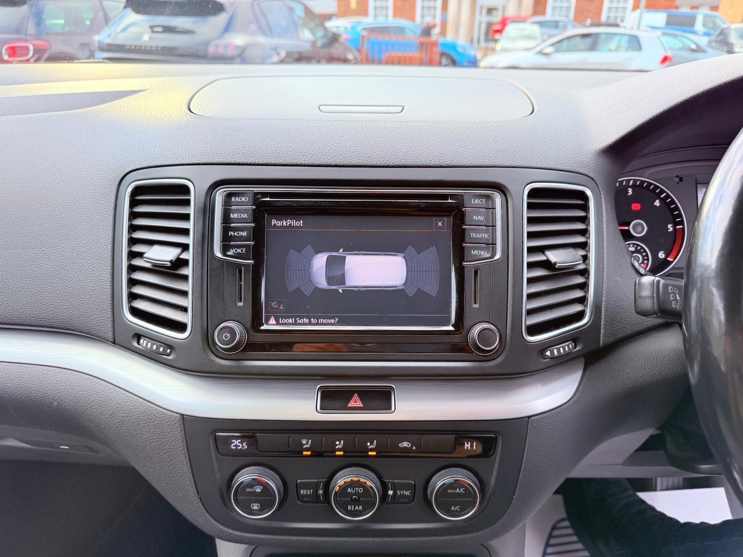 Used Volkswagen Sharan 2017 for sale - 76632708: Photo 29