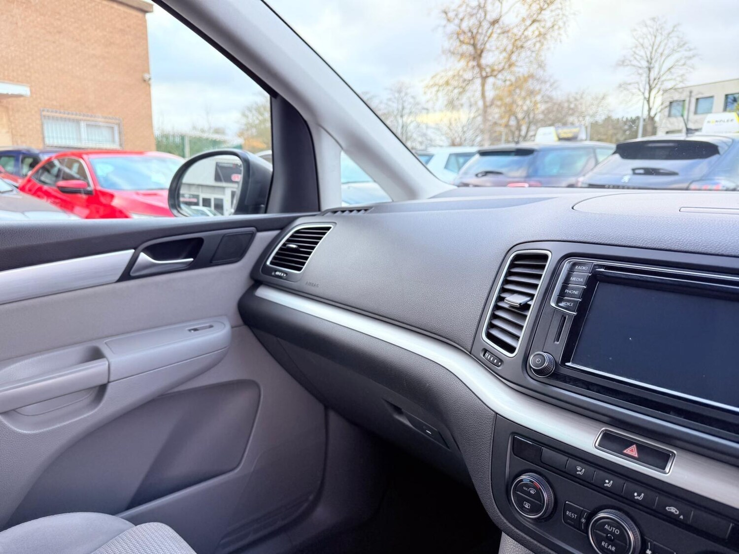 Used Volkswagen Sharan 2017 for sale - 76632708: Photo 38