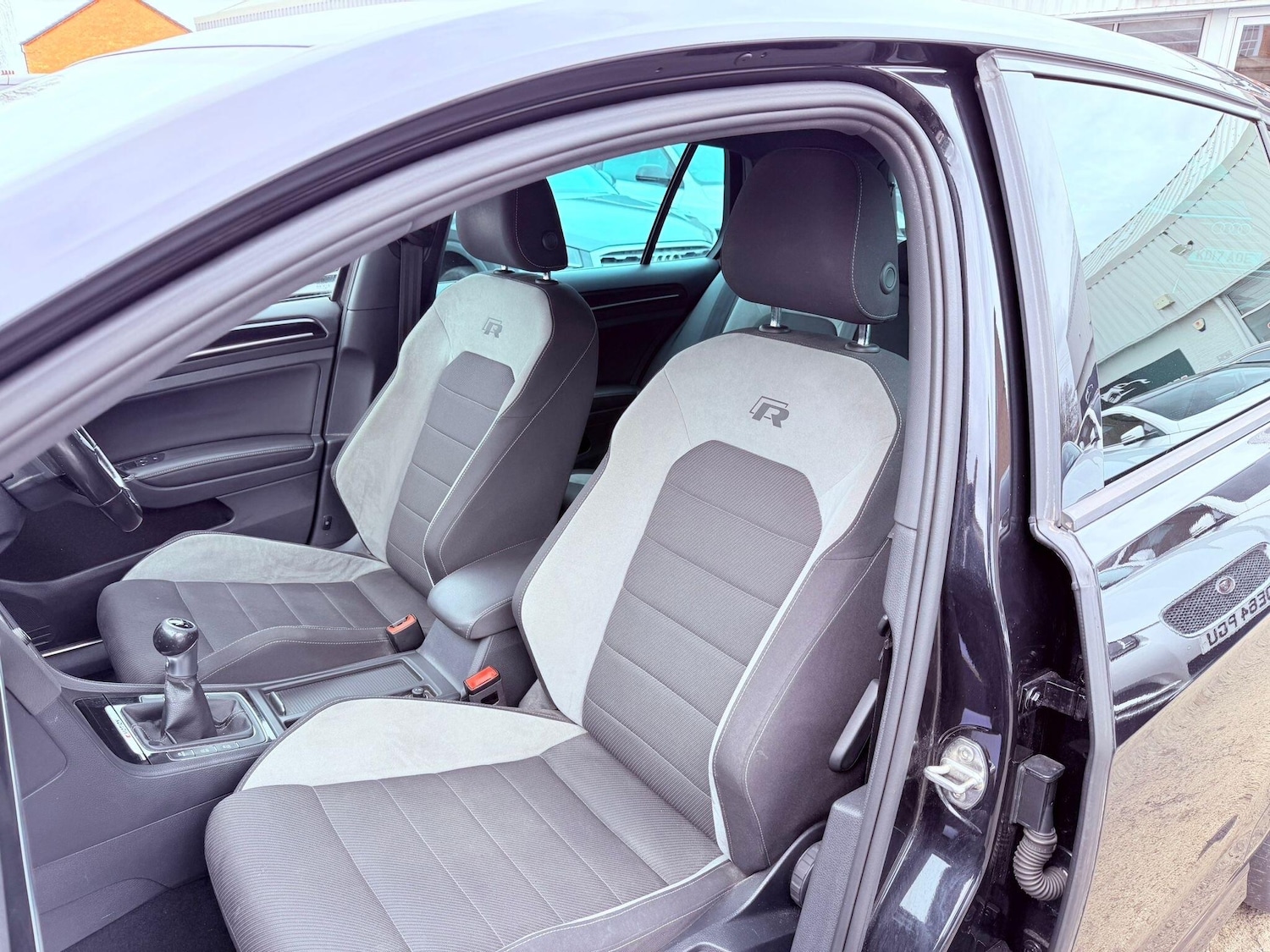 Used Volkswagen Golf 2015 for sale - 77633515: Photo 28