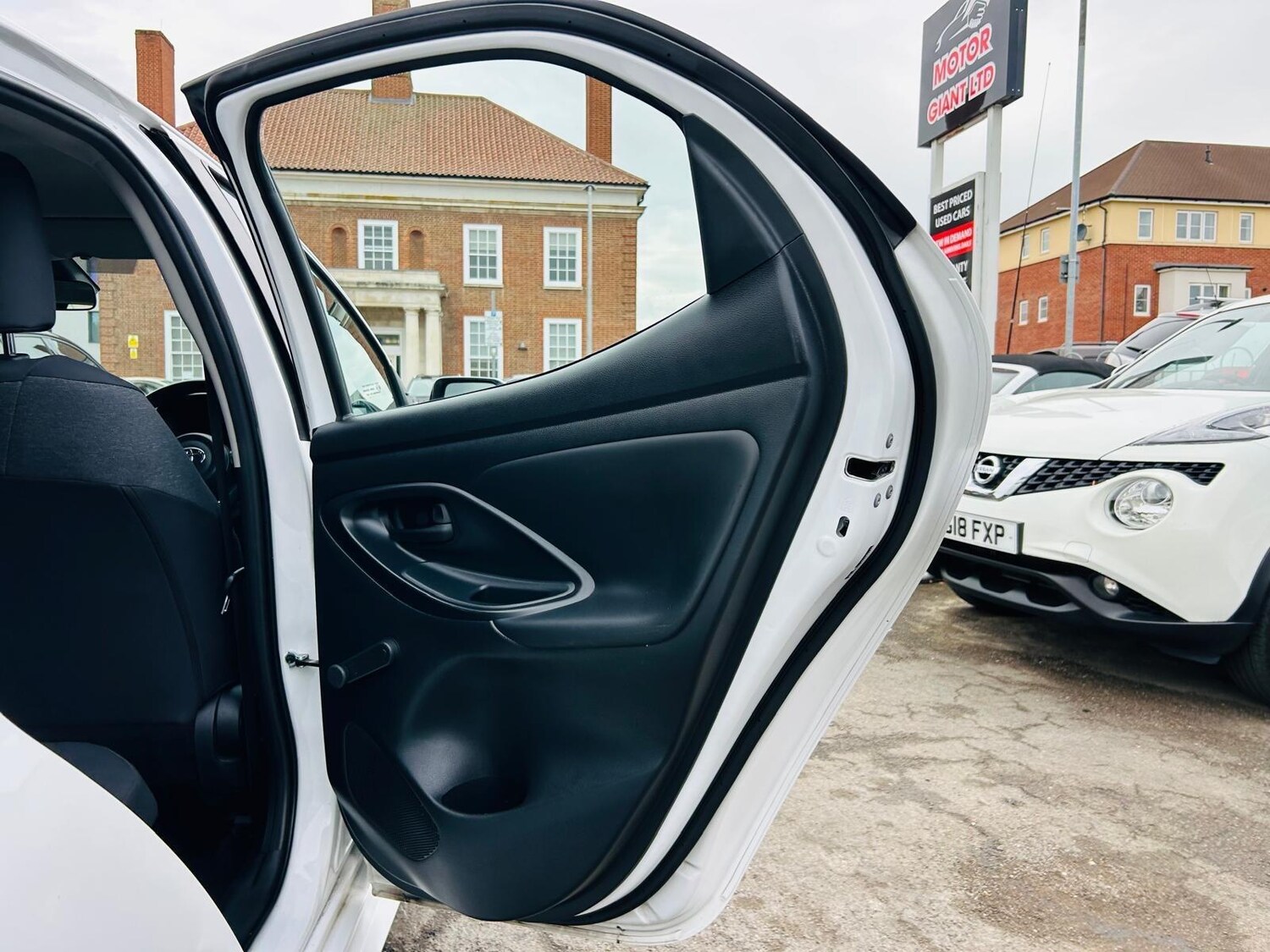 Used Toyota Yaris 2022 for sale - 76137052: Photo 38