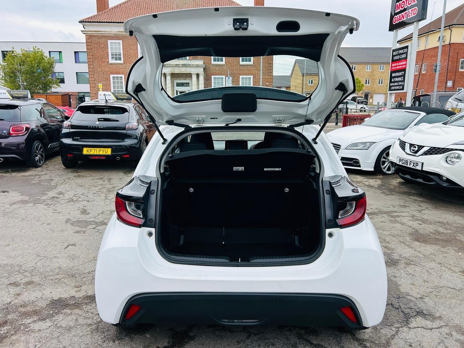 Used Toyota Yaris 2022 for sale - 76137052: Photo 42