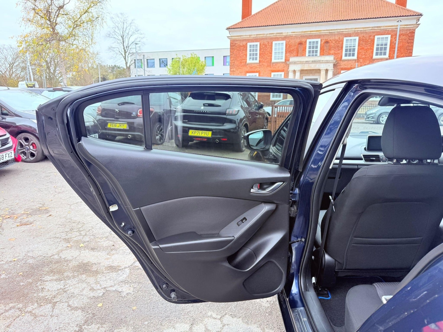 Used Mazda Mazda3 2015 for sale - 76597197: Photo 41