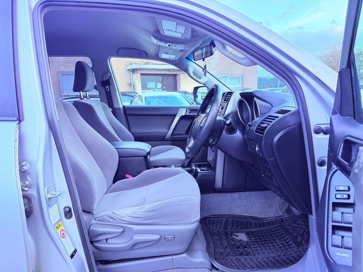 Used Toyota Land Cruiser 2010 for sale - 77710075: Photo 22