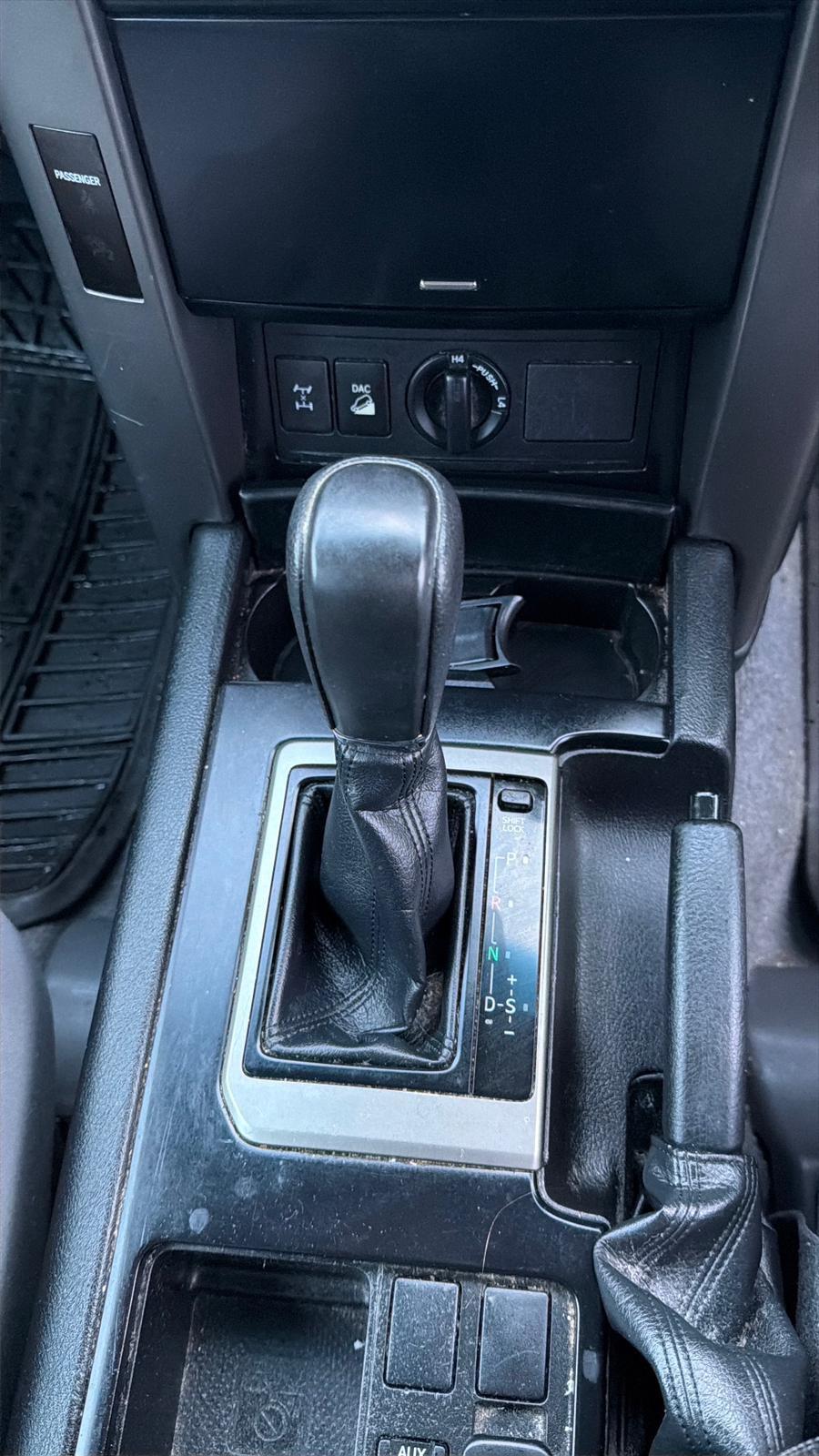 Used Toyota Land Cruiser 2010 for sale - 77710075: Photo 32