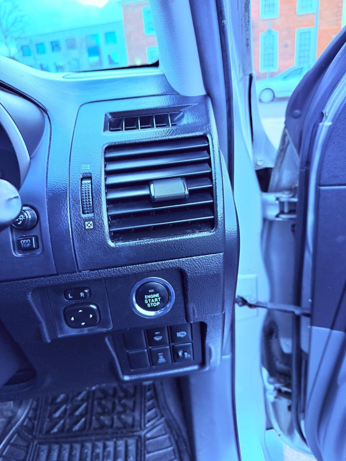 Used Toyota Land Cruiser 2010 for sale - 77710075: Photo 33