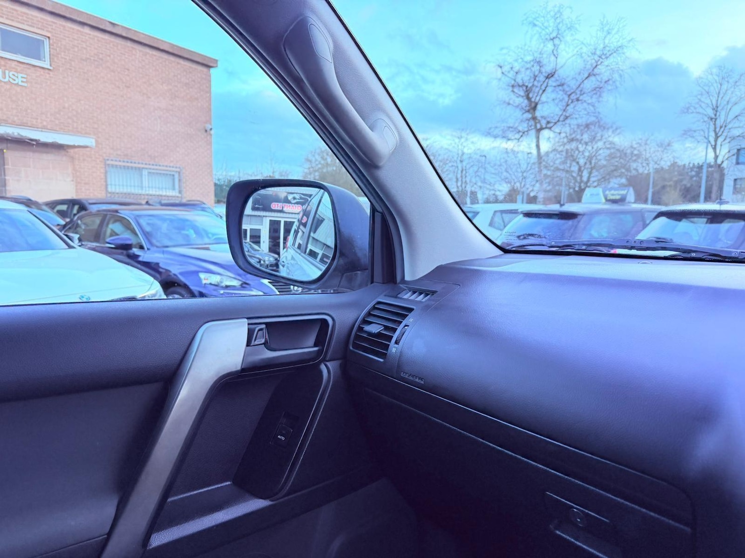 Used Toyota Land Cruiser 2010 for sale - 77710075: Photo 36