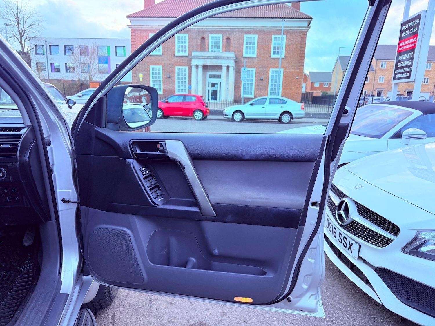 Used Toyota Land Cruiser 2010 for sale - 77710075: Photo 38