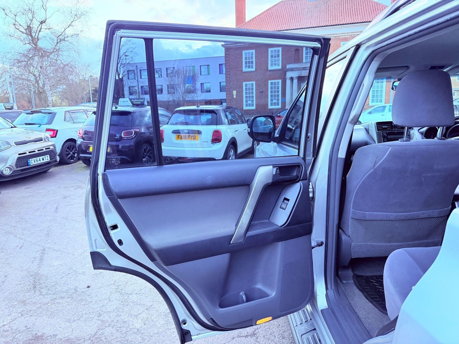 Used Toyota Land Cruiser 2010 for sale - 77710075: Photo 39