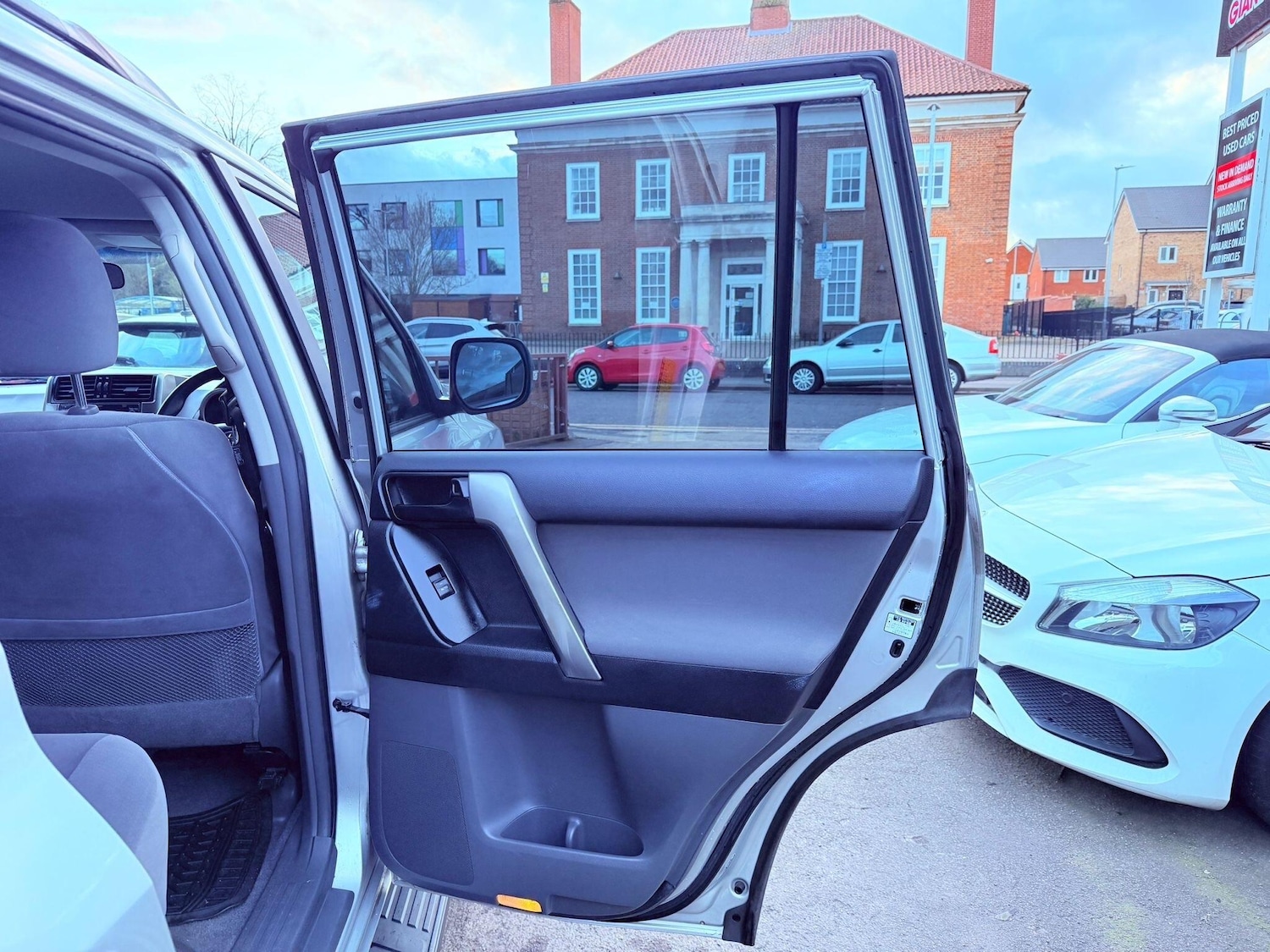 Used Toyota Land Cruiser 2010 for sale - 77710075: Photo 40