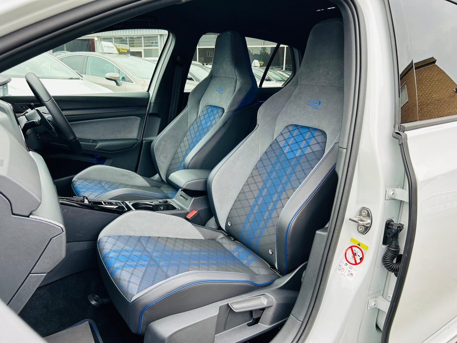 Used Volkswagen Golf 2023 for sale - 77330336: Photo 40