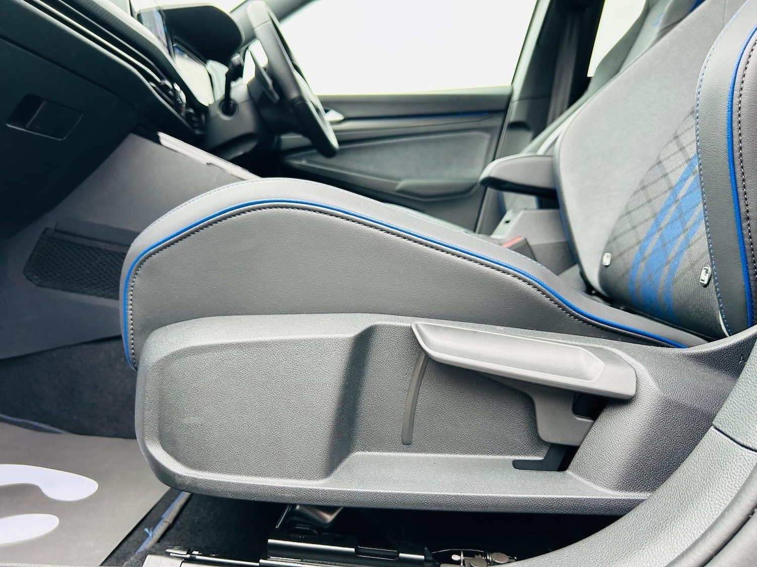 Used Volkswagen Golf 2023 for sale - 77330336: Photo 42