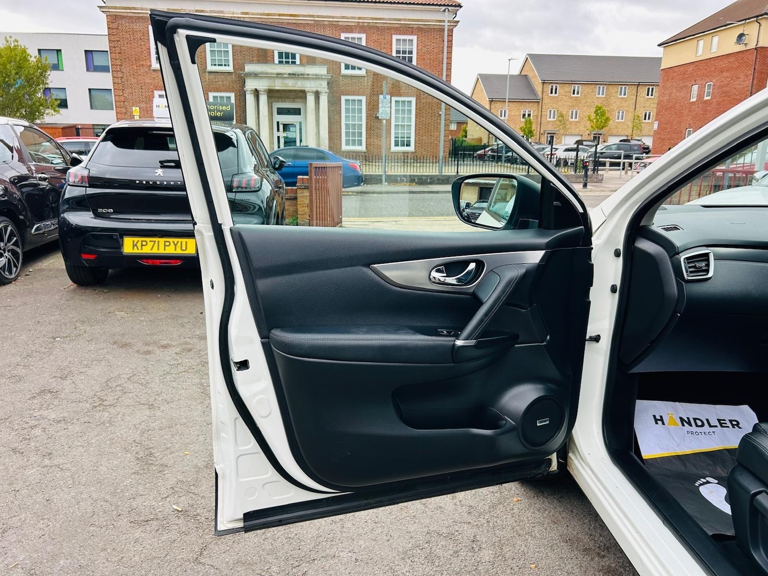 Used Nissan Qashqai 2018 for sale - 76174752: Photo 42