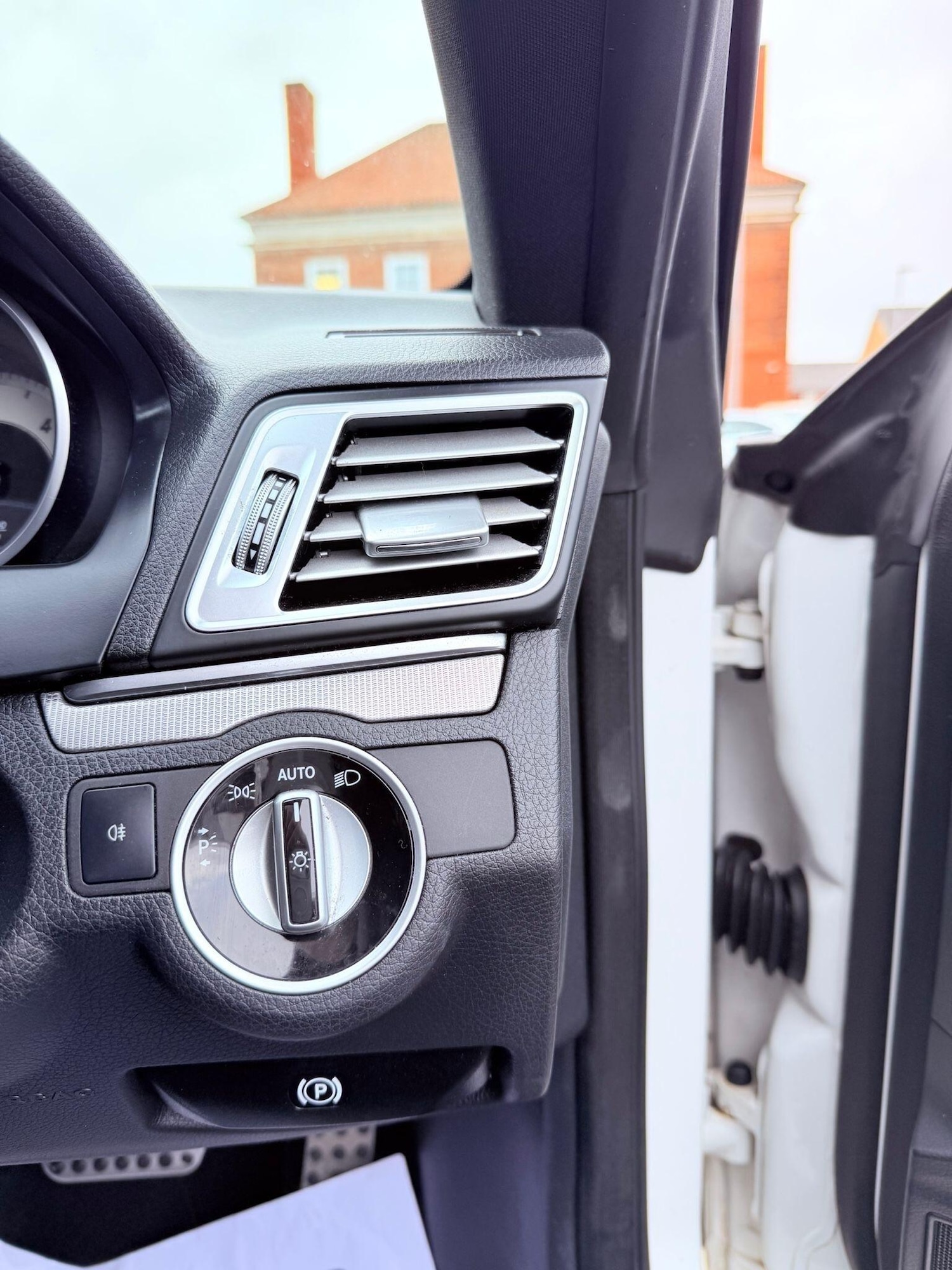 Used Mercedes-Benz E Class 2015 for sale - 77254768: Photo 40