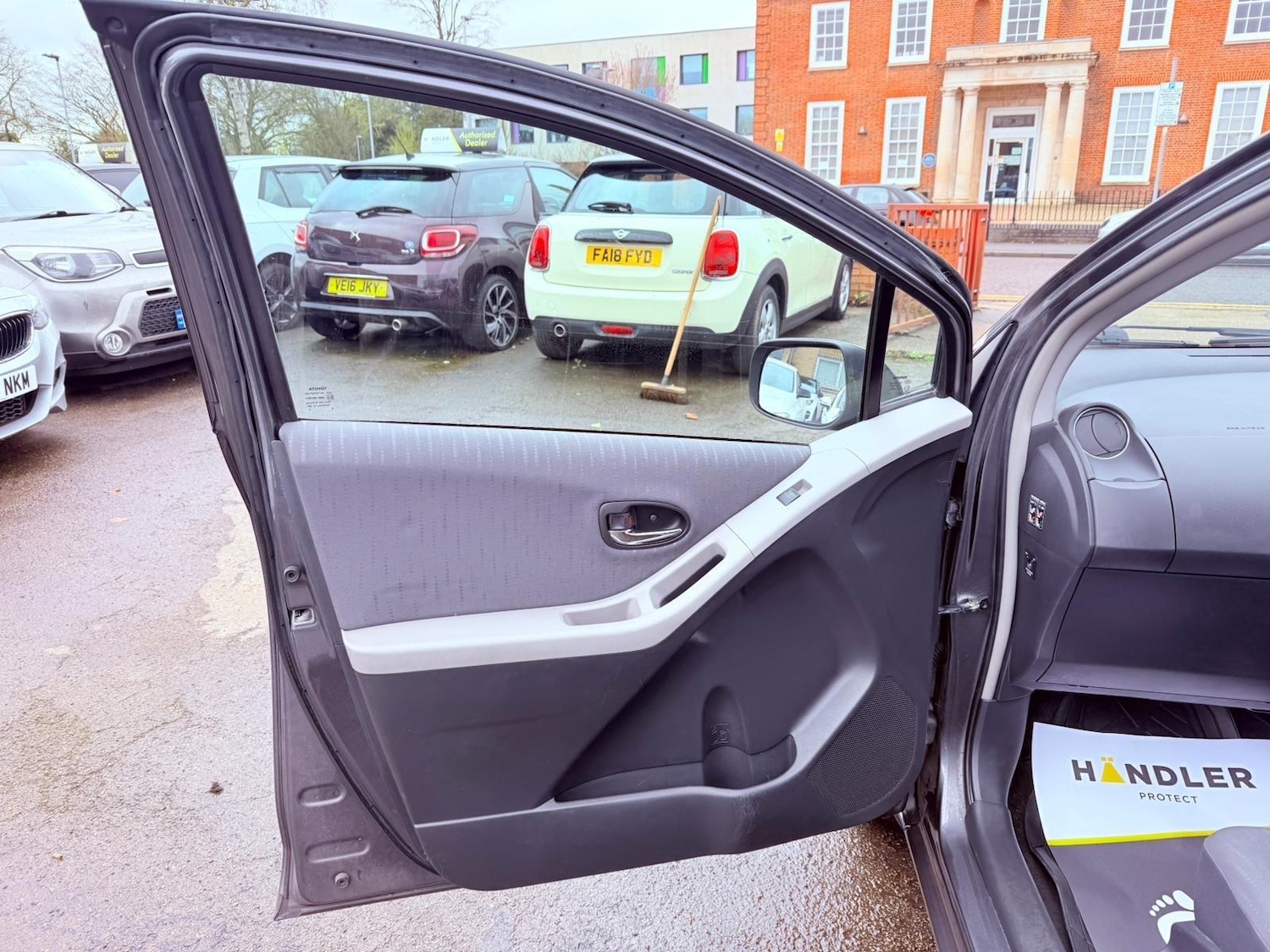 Used Toyota Yaris for sale - 77704703: Photo 33