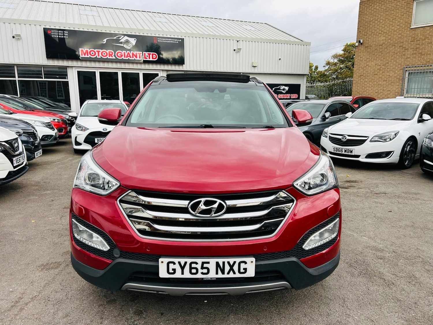 Used Hyundai Santa Fe 2015 for sale - 76456944: Photo 3