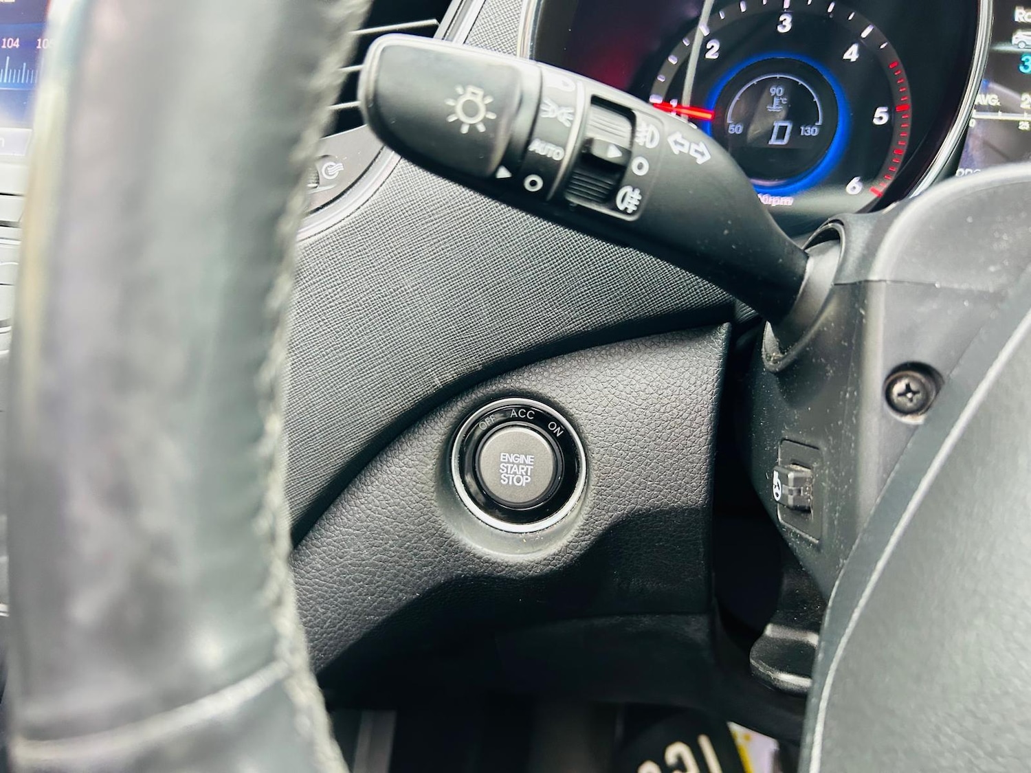 Used Hyundai Santa Fe 2015 for sale - 76456944: Photo 32