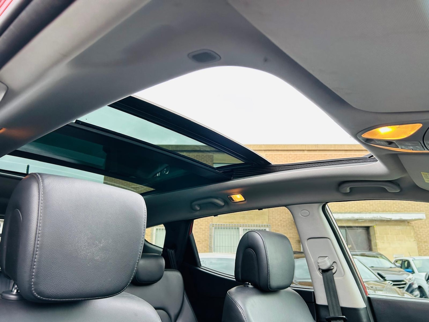 Used Hyundai Santa Fe 2015 for sale - 76456944: Photo 35