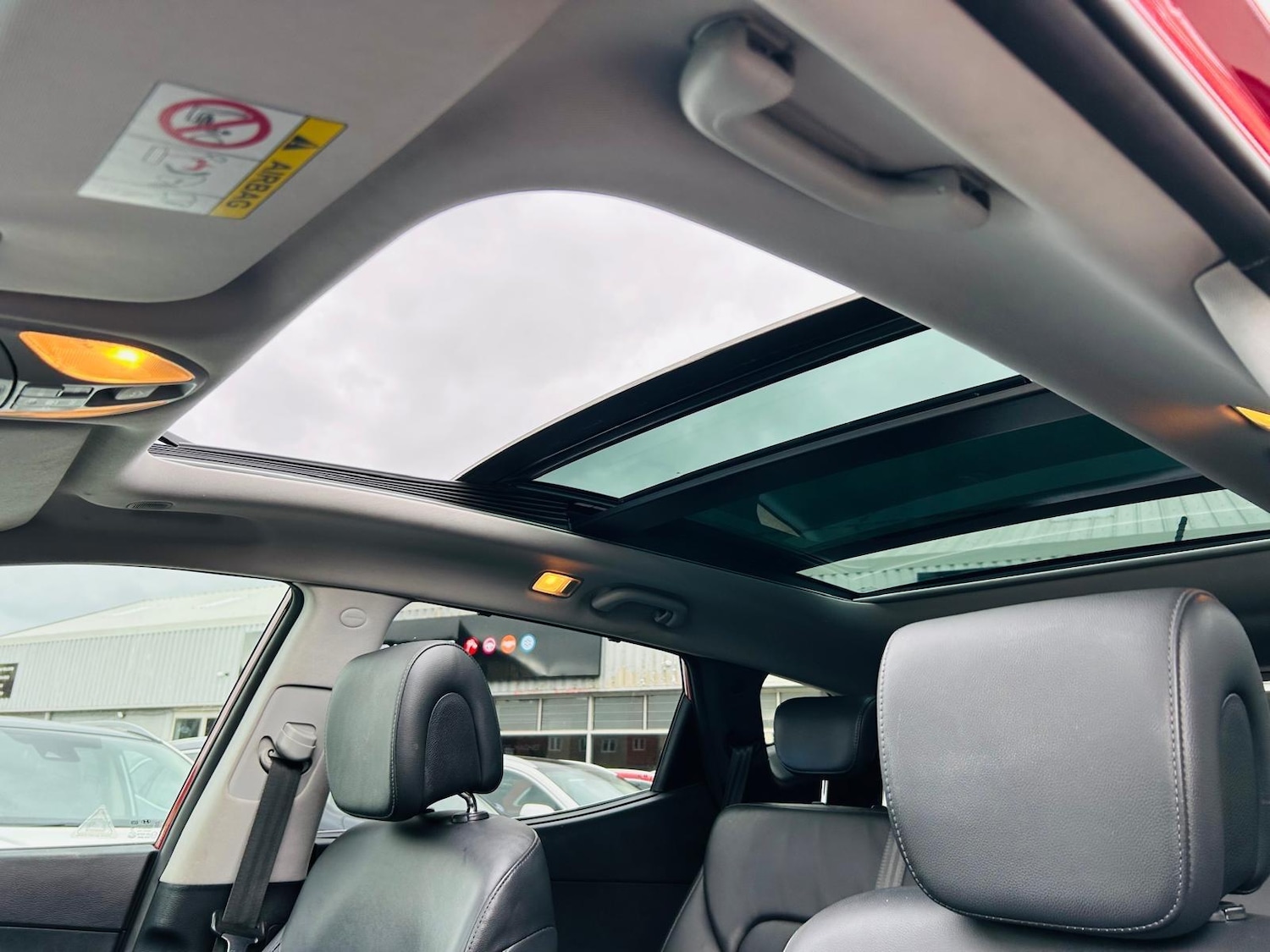 Used Hyundai Santa Fe 2015 for sale - 76456944: Photo 36