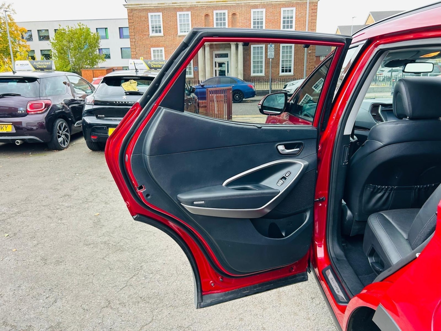 Used Hyundai Santa Fe 2015 for sale - 76456944: Photo 38