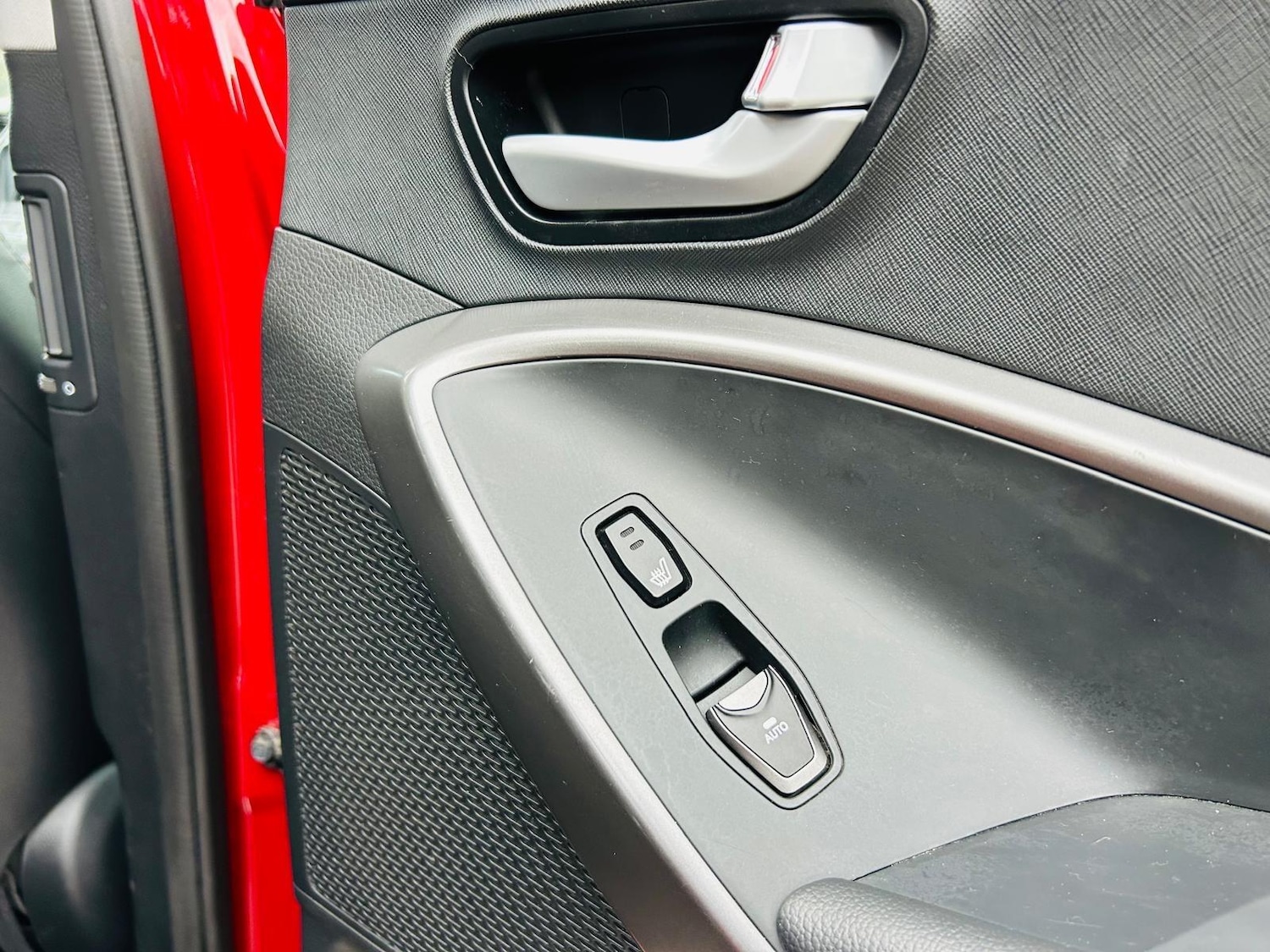 Used Hyundai Santa Fe 2015 for sale - 76456944: Photo 40